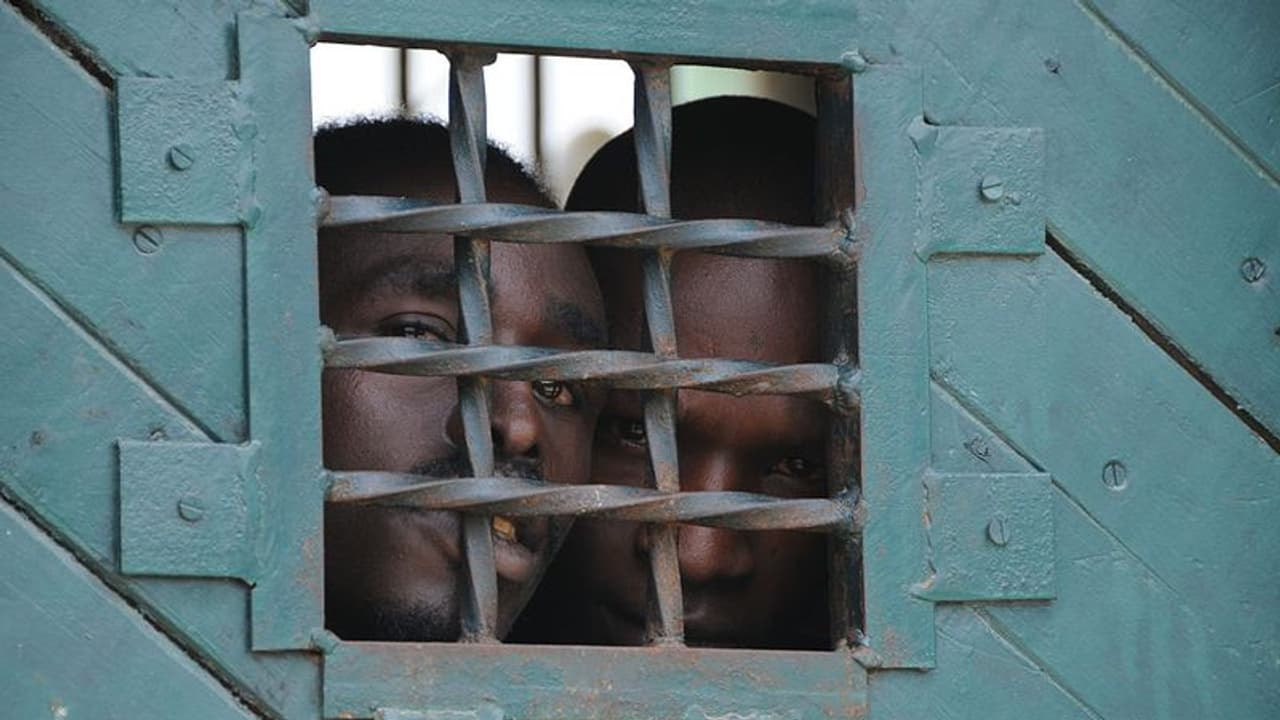 ഉടന് മോചിപ്പിക്കണമെന്ന് കോടതി, ജയിലില്നിന്ന് മോചിപ്പിക്കരുതേ എന്ന് തടവുകാരന്! ഉടന് മോചിപ്പിക്കണമെന്ന് കോടതി, ജയിലില്നിന്ന് മോചിപ്പിക്കരുതേ എന്ന് തടവുകാരന്!