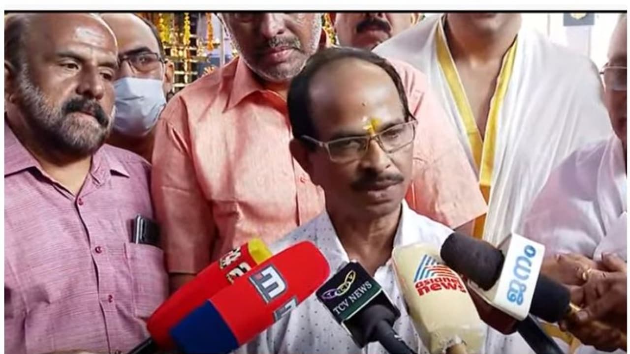 'സ്വരാജ് റൗണ്ടില്‍ നിന്ന് വെടിക്കെട്ട് കാണാന്‍ അനുമതിയില്ല'; ഇളവ് അനുവദിക്കില്ലെന്ന് എക്സ്പ്ലോസീവ് കേരള മേധാവി