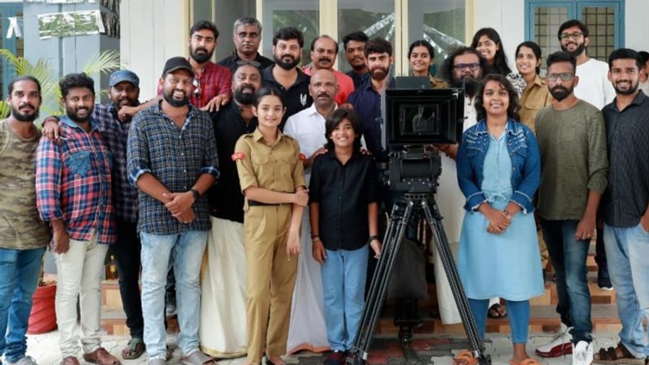 പത്താം ക്ലാസ് പരീക്ഷാഫലം വരുന്നതിനു മുന്പേ സിനിമാ സംവിധായിക! താരമായി ചിന്മയി പത്താം ക്ലാസ് പരീക്ഷാഫലം വരുന്നതിനു മുന്പേ സിനിമാ സംവിധായിക! താരമായി ചിന്മയി