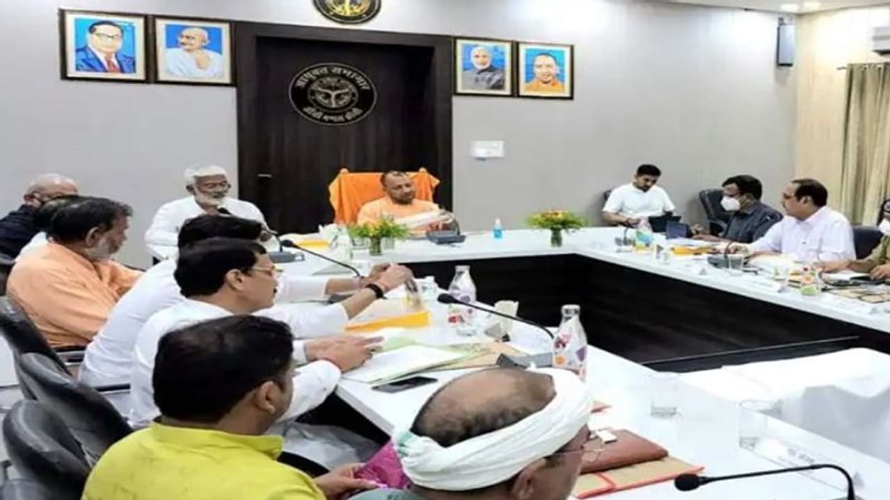  सीएम योगी आदित्यनाथ ने शोभायात्रा और जुलूस को लेकर पुलिस को दिए ये सख्त दिशा निर्देश