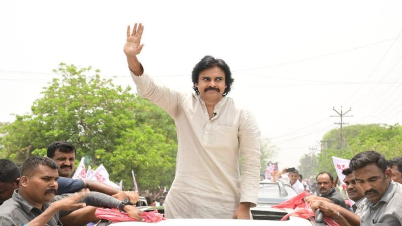 తెలంగాణలో జనసేన జెండా ఎగరాలి: పవన్ కళ్యాణ్