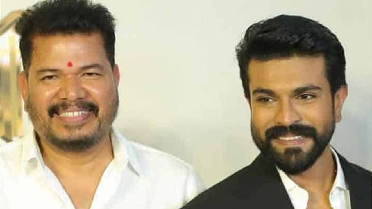 #RC15:చరణ్ శంకర్ సినిమాలో భారీ మార్పు, ఏమైనా గొడవ లేక...? #RC15:చరణ్ శంకర్ సినిమాలో భారీ మార్పు, ఏమైనా గొడవ లేక...?