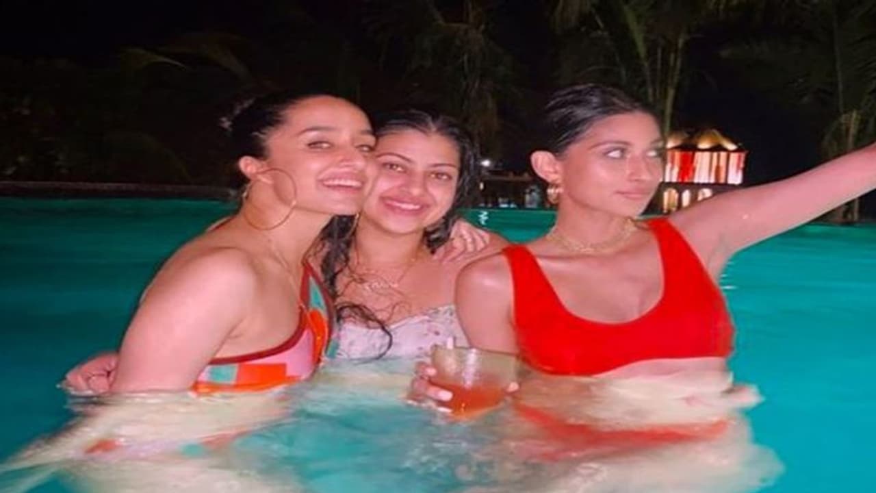 पूनम ढिल्लों की बेटी ने खूबसूरती में दी मां को मात, इंस्टा पर देखें ग्लैमरस अवतार, हटेंगी नहीं निगाहें पूनम ढिल्लों की बेटी ने खूबसूरती में दी मां को मात, इंस्टा पर देखें ग्लैमरस अवतार, हटेंगी नहीं निगाहें