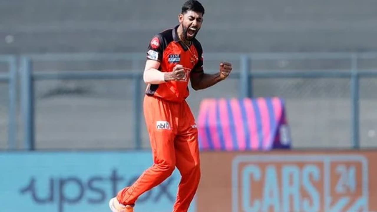 ஐபிஎல் வரலாற்றில் 3வது ஸ்பின்னர்.. தனித்துவ சாதனையை தன்வசமாக்கிய ஜெகதீஷா சுஜித் ஐபிஎல் வரலாற்றில் 3வது ஸ்பின்னர்.. தனித்துவ சாதனையை தன்வசமாக்கிய ஜெகதீஷா சுஜித்