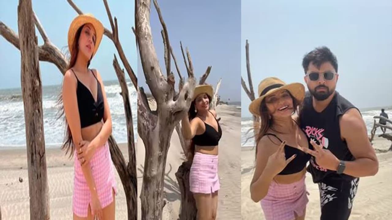 मोनालिसा ने गोवा के बीच पर मचाया गदर, रोमांटिक वीडियो देखकर उड़ जाएंगे होश मोनालिसा ने गोवा के बीच पर मचाया गदर, रोमांटिक वीडियो देखकर उड़ जाएंगे होश