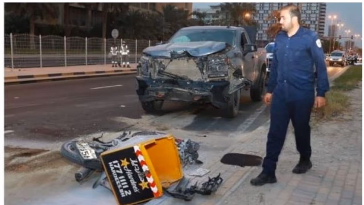 ബൈക്കും കാറും കൂട്ടിയിടിച്ച് ഡെലിവറി ജീവനക്കാരന് കാറിടിച്ച് മരിച്ചു; ഡ്രൈവര് കസ്റ്റഡിയില് ബൈക്കും കാറും കൂട്ടിയിടിച്ച് ഡെലിവറി ജീവനക്കാരന് കാറിടിച്ച് മരിച്ചു; ഡ്രൈവര് കസ്റ്റഡിയില്