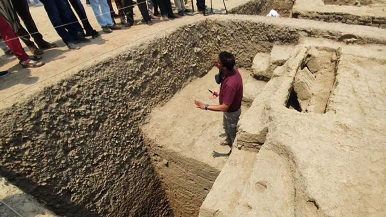 हरियाणा के राखीगढ़ी में मिला 5 हजार साल पहले का मकान का नक्शा, किचन से बाथरुम तक के सबूत हरियाणा के राखीगढ़ी में मिला 5 हजार साल पहले का मकान का नक्शा, किचन से बाथरुम तक के सबूत