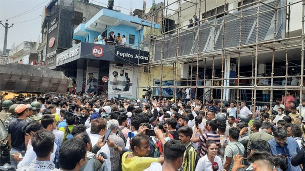 सुप्रीम कोर्ट ने शाहीन बाग में बुलडोजर पर बैन से किया इनकार, राजनीतिक याचिकाओं पर कड़ी फटकार