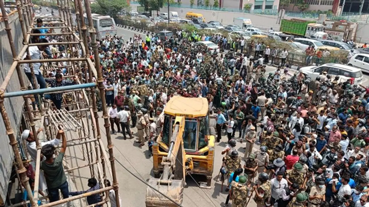 Shaheen Bagh demolition: SC refuses to hear matter, asks to approach High Court Shaheen Bagh demolition: SC refuses to hear matter, asks to approach High Court