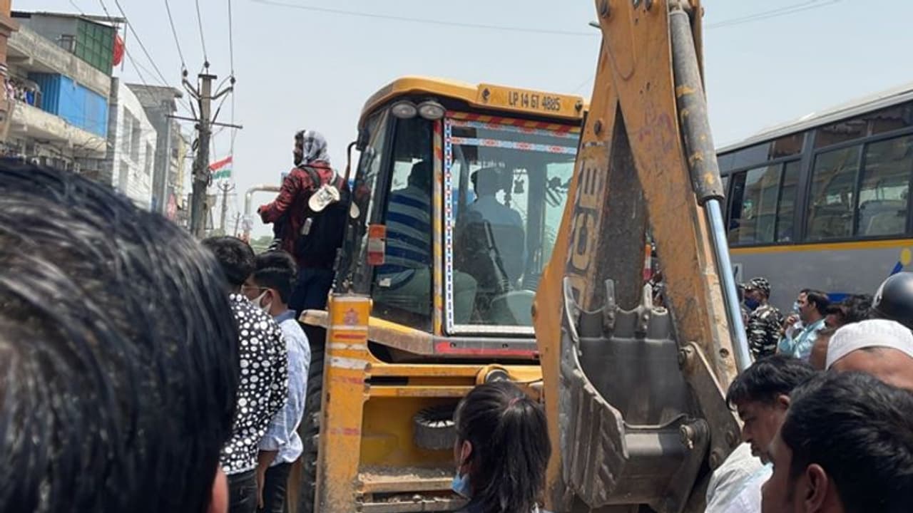 രാജ്യ തലസ്ഥാനത്ത് ബുൾഡോസറുകൾ വീണ്ടും ഉരുളും; ഇന്ന് ലോധി കോളനി മേഖലയിൽ ഒഴിപ്പിക്കൽ രാജ്യ തലസ്ഥാനത്ത് ബുൾഡോസറുകൾ വീണ്ടും ഉരുളും; ഇന്ന് ലോധി കോളനി മേഖലയിൽ ഒഴിപ്പിക്കൽ