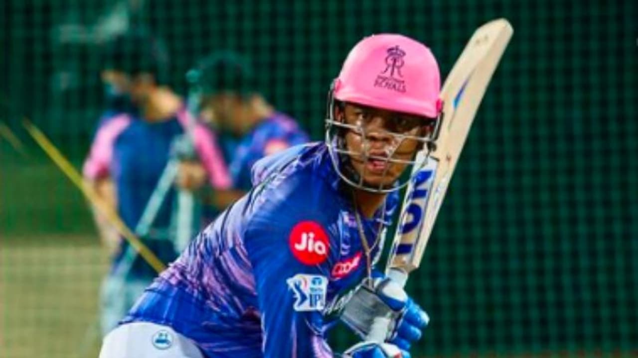 IPL 2022 : ഷിംറോണ് ഹെറ്റ്മയേര് നാട്ടിലേക്ക് മടങ്ങി; പ്ലേ ഓഫിന് മത്സരിക്കുന്ന രാജസ്ഥാന് റോയല്സിന് തലവേദന IPL 2022 : ഷിംറോണ് ഹെറ്റ്മയേര് നാട്ടിലേക്ക് മടങ്ങി; പ്ലേ ഓഫിന് മത്സരിക്കുന്ന രാജസ്ഥാന് റോയല്സിന് തലവേദന