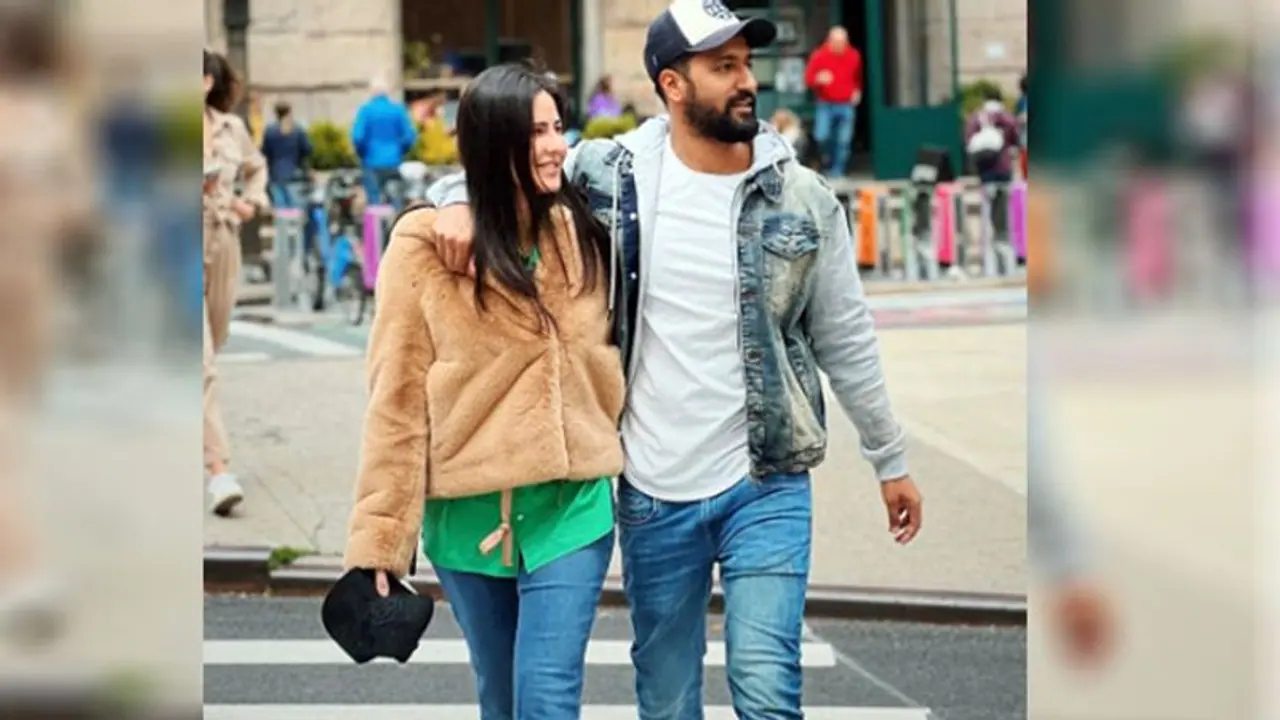 कैटरीना कैफ के साथ विक्की कौशल यहां नजर आए, फैंस बोले एक साथ लैला मंजनू लगते हो कैटरीना कैफ के साथ विक्की कौशल यहां नजर आए, फैंस बोले एक साथ लैला मंजनू लगते हो