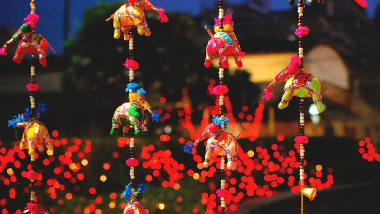 'കെ റെയിലും വന്ദേഭാരതും' തൃശൂർ പൂരത്തിനെത്തും, അതും ആകാശത്ത്! 'കെ റെയിലും വന്ദേഭാരതും' തൃശൂർ പൂരത്തിനെത്തും, അതും ആകാശത്ത്!