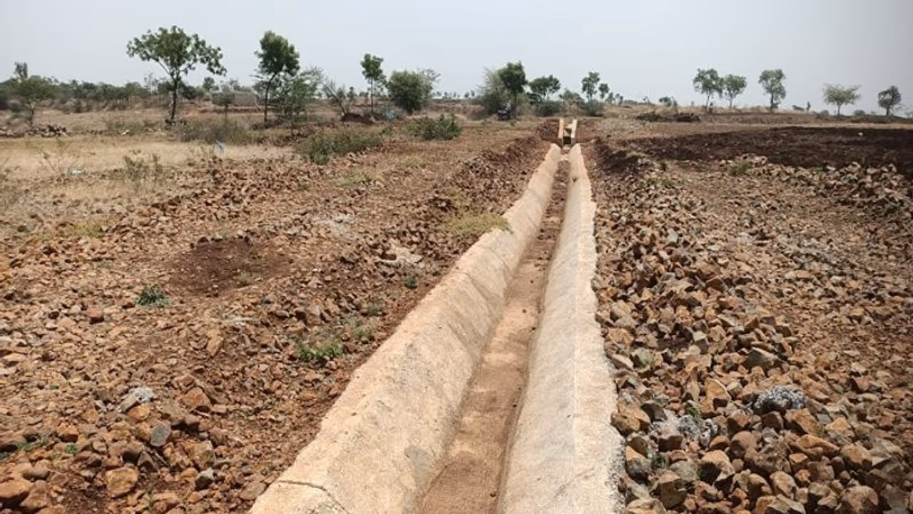 ಚಿಕ್ಕೋಡಿ: ಮೂರು ಕೆರೆ, ಮೂರು ಏತ ನೀರಾವರಿ ಇದ್ರೂ ಕುಡಿಯೋ ನೀರಿಗೆ ಬರ..! ಚಿಕ್ಕೋಡಿ: ಮೂರು ಕೆರೆ, ಮೂರು ಏತ ನೀರಾವರಿ ಇದ್ರೂ ಕುಡಿಯೋ ನೀರಿಗೆ ಬರ..!