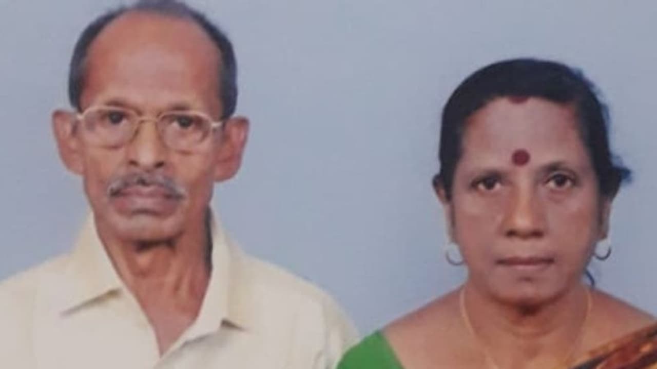 തലയില് ചുറ്റിയ വയര്, തൊട്ടടുത്ത് സ്വിച്ച് ബോര്ഡ്; ആലപ്പുഴയിലെ ദമ്പതിമാര് ജീവനൊടുക്കിയതിന് പിന്നില്... തലയില് ചുറ്റിയ വയര്, തൊട്ടടുത്ത് സ്വിച്ച് ബോര്ഡ്; ആലപ്പുഴയിലെ ദമ്പതിമാര് ജീവനൊടുക്കിയതിന് പിന്നില്...