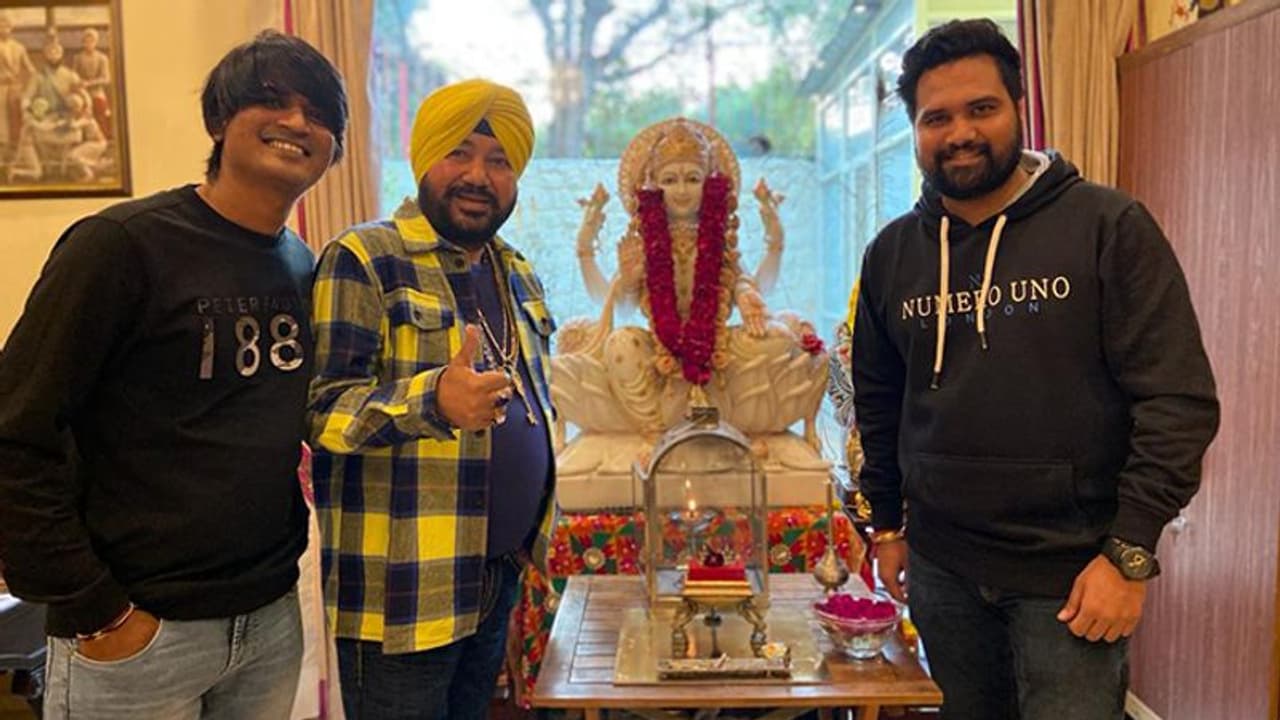 Daler Mehndi debuts in Gujarati Industry with Jeegar Chauhan and Malhar Thakar's upcoming film Daler Mehndi debuts in Gujarati Industry with Jeegar Chauhan and Malhar Thakar's upcoming film