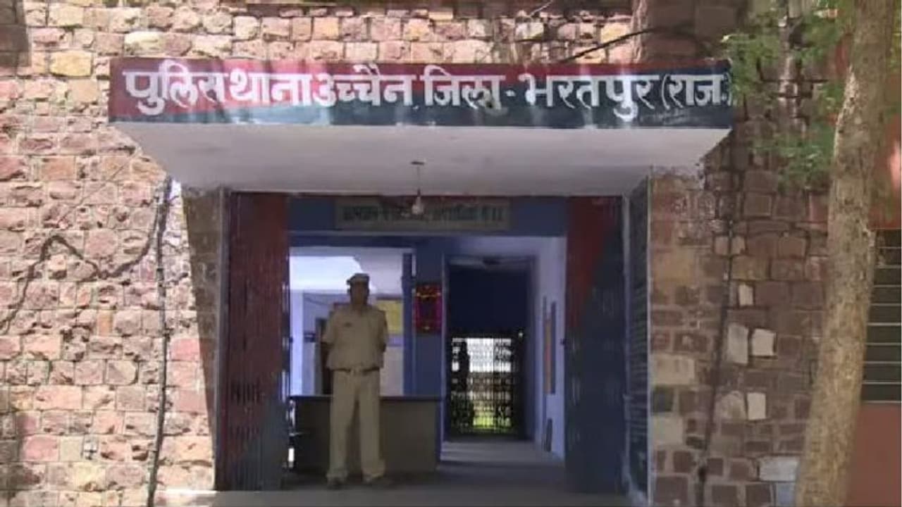 मालिक को ही बना दिया थाने से चोरी हुए 40 लाख के डंपर का मुजरिम, पढ़ें राजस्थान पुलिस का कारनामा मालिक को ही बना दिया थाने से चोरी हुए 40 लाख के डंपर का मुजरिम, पढ़ें राजस्थान पुलिस का कारनामा