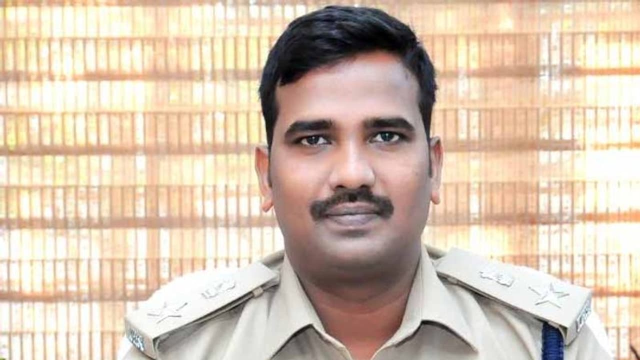 సురేష్ రెడ్డిది వన్ సైడ్ లవ్: తాటిపర్తి ఘటనపై ఎస్పీ విజయరావు సురేష్ రెడ్డిది వన్ సైడ్ లవ్: తాటిపర్తి ఘటనపై ఎస్పీ విజయరావు