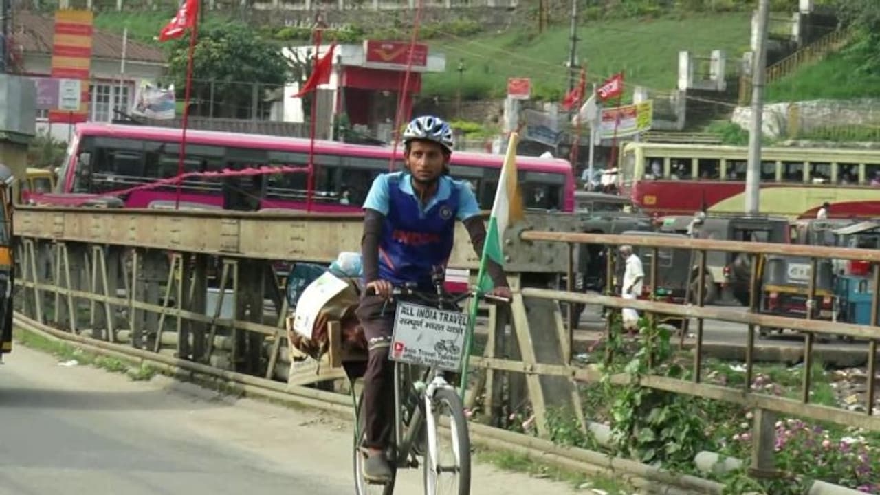 രാജ്യത്ത് മരങ്ങള് നട്ടുപിടിപ്പിക്കണമെന്ന് ആവശ്യപ്പെട്ട് യുവാവിന്റെ സൈക്കിള് റാലി രാജ്യത്ത് മരങ്ങള് നട്ടുപിടിപ്പിക്കണമെന്ന് ആവശ്യപ്പെട്ട് യുവാവിന്റെ സൈക്കിള് റാലി