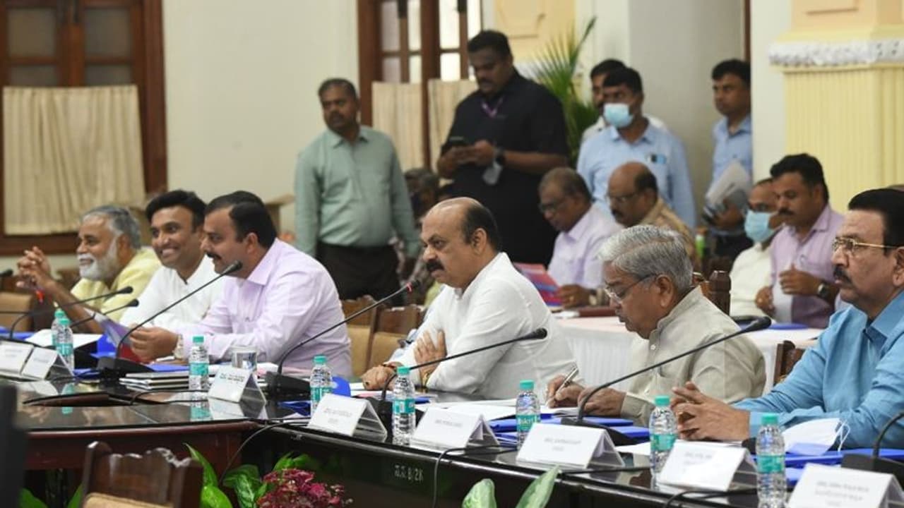 ಬಜೆಟ್ ಘೋಷಣೆ ಜಾರಿ ವಿಳಂಬ ಸಹಿಸಲ್ಲ: ಸಿಎಂ ಬೊಮ್ಮಾಯಿ ಬಜೆಟ್ ಘೋಷಣೆ ಜಾರಿ ವಿಳಂಬ ಸಹಿಸಲ್ಲ: ಸಿಎಂ ಬೊಮ್ಮಾಯಿ