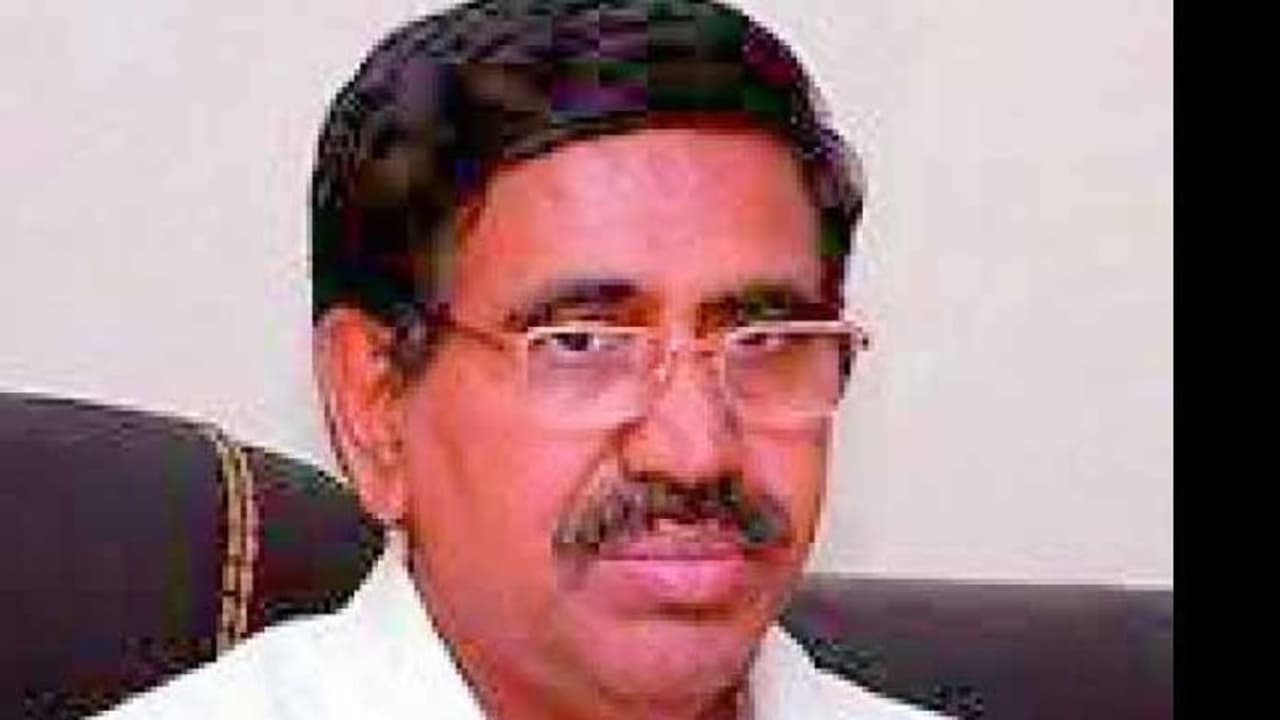 టెన్త్ ప్రశ్నాపత్రాల లీకేజీ: మాజీ మంత్రి నారాయణ బెయిల్ రద్దు కోరుతూ చిత్తూరు పోలీసుల పిటిషన్ టెన్త్ ప్రశ్నాపత్రాల లీకేజీ: మాజీ మంత్రి నారాయణ బెయిల్ రద్దు కోరుతూ చిత్తూరు పోలీసుల పిటిషన్