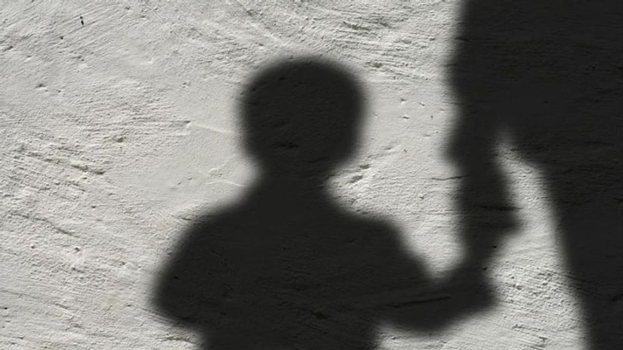 हमीरपुर में शादी समारोह में आई बच्ची खेत से हुई बरामद, शराबी युवक ने पार की हैवानियत की सारी हद हमीरपुर में शादी समारोह में आई बच्ची खेत से हुई बरामद, शराबी युवक ने पार की हैवानियत की सारी हद