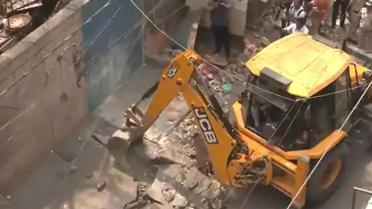 मंगोलपुरी न्यू फ्रेडंस कॉलोनी में कार्रवाई: मुख्तार अब्बास नकवी बोले 'बुलडोजर बदनाम हुआ इनक्रोचमेंट तेरे लिए'