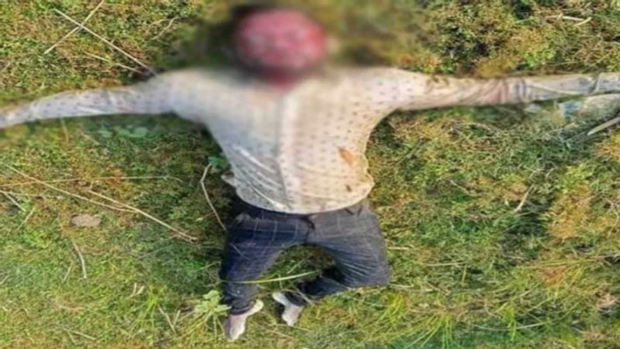 गोरखपुर में नदी में मिला युवक का शव, बेरहमी से कुचला गया चेहरा गोरखपुर में नदी में मिला युवक का शव, बेरहमी से कुचला गया चेहरा