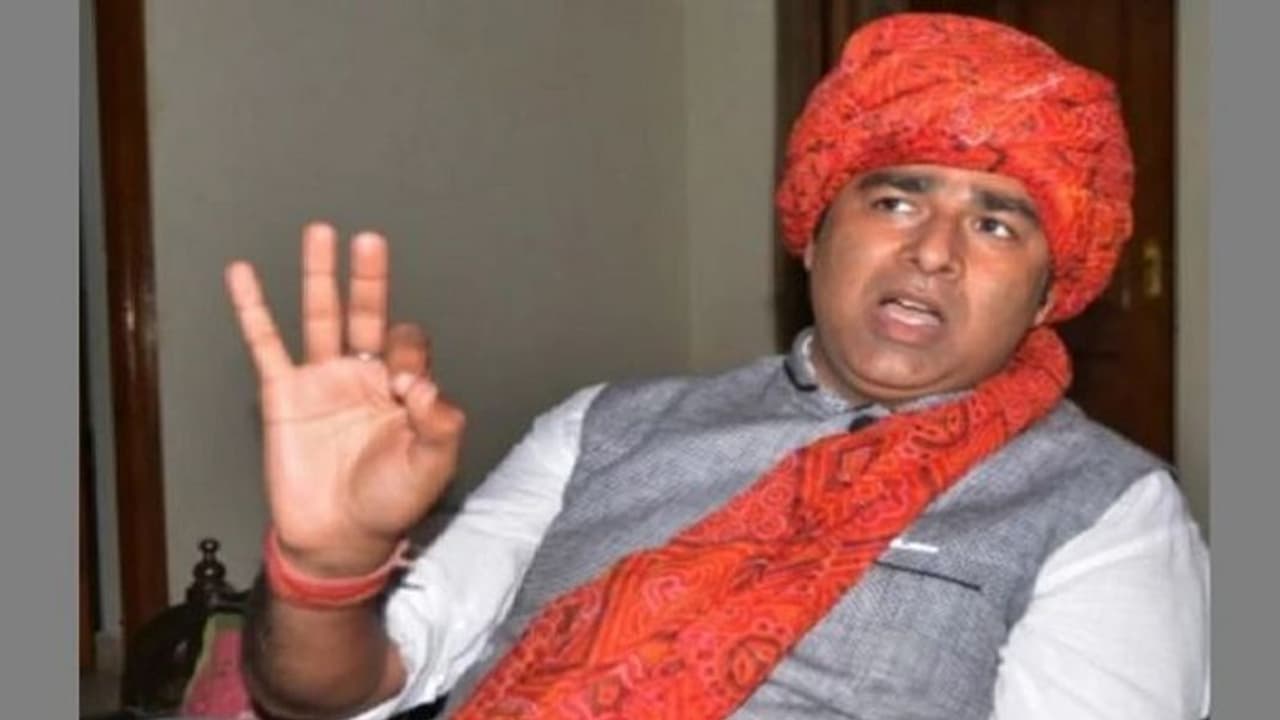 भाजपा के फायर ब्रांड नेता संगीत सोम के बिगड़े बोल, बाबरी और ज्ञानवापी को लेकर कह दी ये बड़ी बात भाजपा के फायर ब्रांड नेता संगीत सोम के बिगड़े बोल, बाबरी और ज्ञानवापी को लेकर कह दी ये बड़ी बात