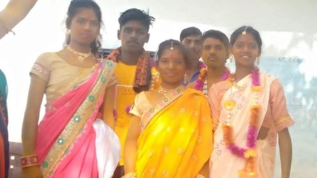 शादी में बत्ती गुलः अंधेरे में दूल्हों से हो गई बड़ी गलती, लाइट जलते ही राजा जी को होना पड़ा शर्मिंदा शादी में बत्ती गुलः अंधेरे में दूल्हों से हो गई बड़ी गलती, लाइट जलते ही राजा जी को होना पड़ा शर्मिंदा