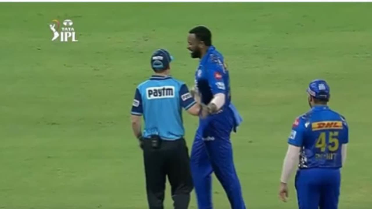 IPL 2022 : ചെറിയ കയ്യബദ്ധം! പൊള്ളാര്ഡിന്റെ അമളി കണ്ട് പൊട്ടിച്ചിരിച്ച് രോഹിത് ശര്മ്മ വീഡിയോ IPL 2022 : ചെറിയ കയ്യബദ്ധം! പൊള്ളാര്ഡിന്റെ അമളി കണ്ട് പൊട്ടിച്ചിരിച്ച് രോഹിത് ശര്മ്മ വീഡിയോ