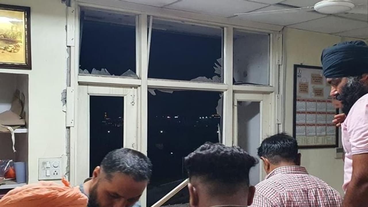 Mohali Blast: पाकिस्तान स्थित आतंकवादी से जुड़े खालिस्तानी चरमपंथी समूह की भूमिका संदिग्ध Mohali Blast: पाकिस्तान स्थित आतंकवादी से जुड़े खालिस्तानी चरमपंथी समूह की भूमिका संदिग्ध