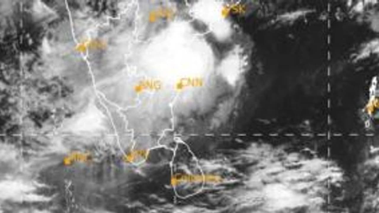 கவனத்திற்கு..! ஆந்திராவுக்கு ரெட் அலர்ட்.. அசானி புயல் காரணமாக பொதுத்தேர்வு ஒத்திவைப்பு.. 