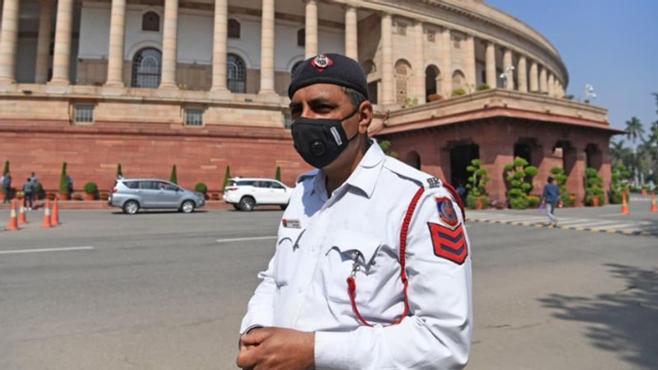 Good News ! दिल्ली में ऑनलाइन ट्रैफिक चालान को घर बैठे ऐसे करा सकते हैं माफ, ये है पूरा प्रोसेस Good News ! दिल्ली में ऑनलाइन ट्रैफिक चालान को घर बैठे ऐसे करा सकते हैं माफ, ये है पूरा प्रोसेस