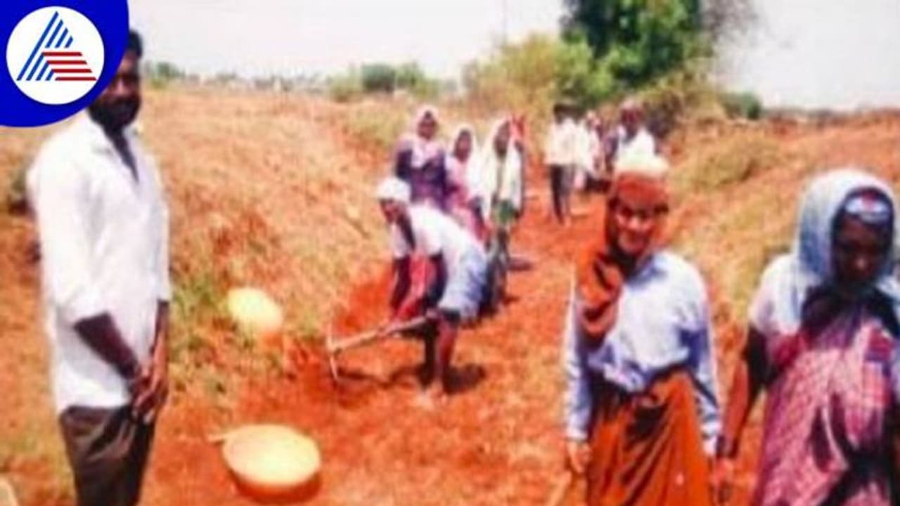 Koppal: ಕಿತ್ತು ತಿನ್ನುವ ಬಡತನ: ಇಳಿವಯಸ್ಸಲ್ಲೂ ದುಡಿಯುತ್ತಿರುವ 70ರ ವೃದ್ಧೆ..! Koppal: ಕಿತ್ತು ತಿನ್ನುವ ಬಡತನ: ಇಳಿವಯಸ್ಸಲ್ಲೂ ದುಡಿಯುತ್ತಿರುವ 70ರ ವೃದ್ಧೆ..!