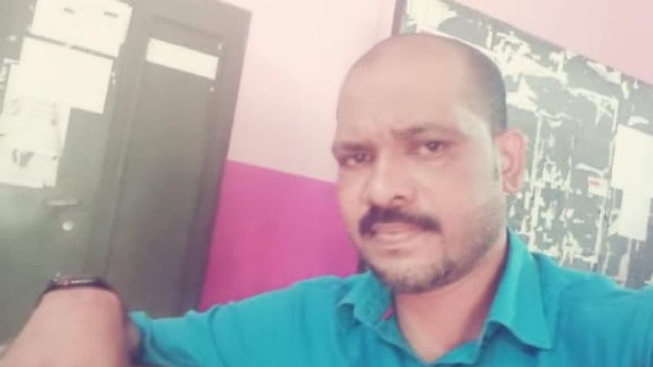 റോഡിൽ വീണ് പരിക്കേറ്റ് ചികിത്സയിലായിരുന്ന കായിക അധ്യാപകൻ മരിച്ചു റോഡിൽ വീണ് പരിക്കേറ്റ് ചികിത്സയിലായിരുന്ന കായിക അധ്യാപകൻ മരിച്ചു