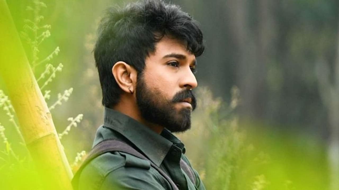 వకీల్ సాబ్ డైరెక్టర్ తో రామ్ చరణ్? వకీల్ సాబ్ డైరెక్టర్ తో రామ్ చరణ్?