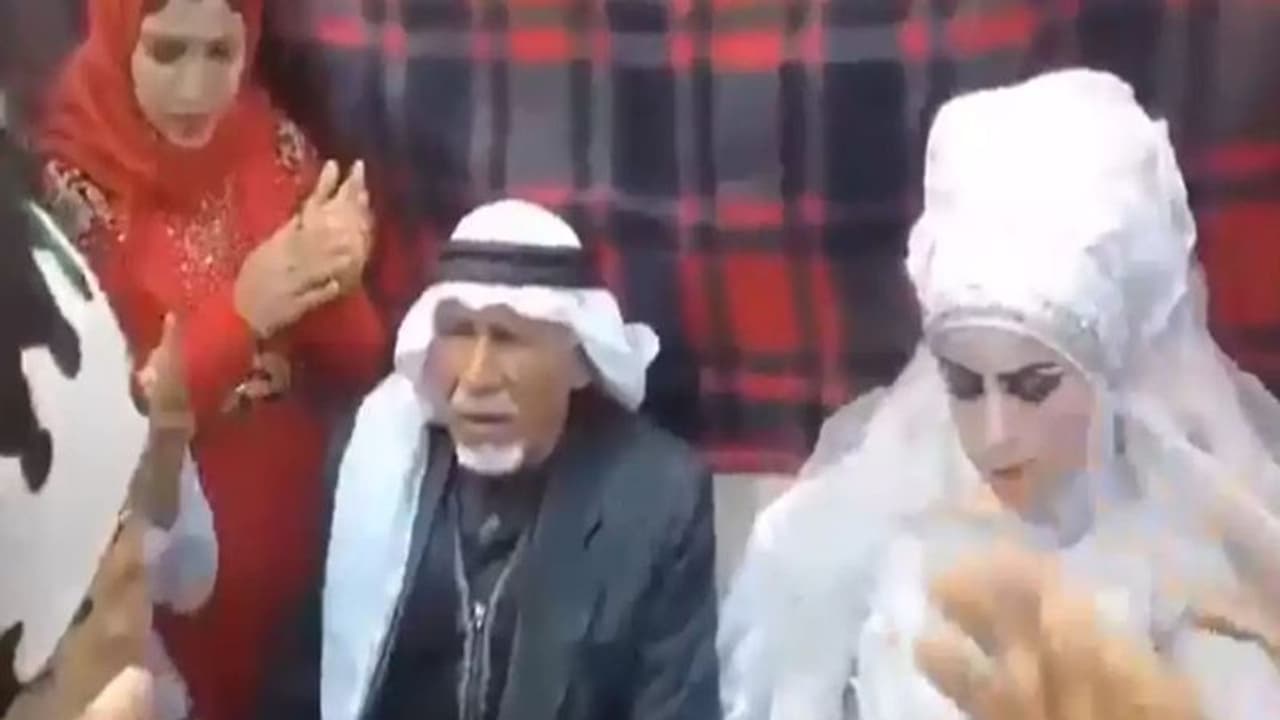 28 पत्नियों के सामने बुजुर्ग ने की 37वीं शादी, 126 पोते पोतियां बने बाराती, IPS ने बताया सबसे बहादुर आदमी