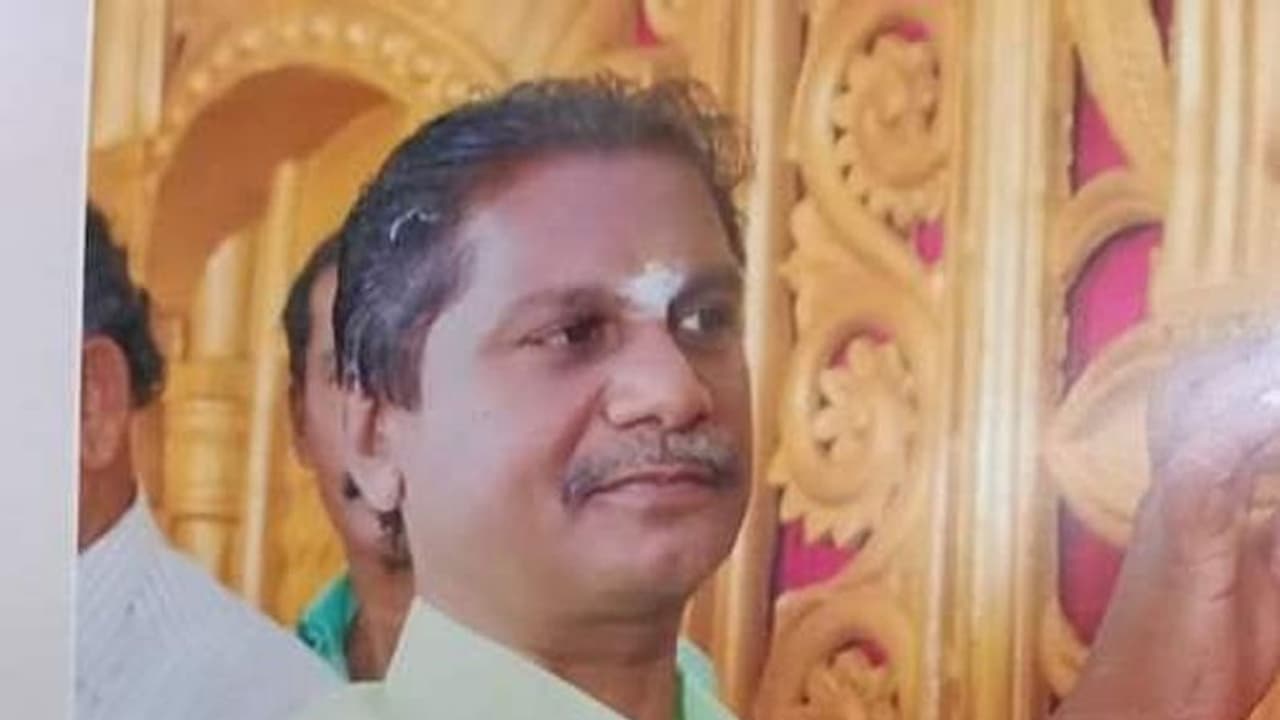 அதிர்ச்சி..! தப்பை தட்டி கேட்டதால் வெட்டிக்கொலை.. அதிமுக பெண் பிரமுகர் மகனிடம் கிடுக்குப்பிடி விசாரணை..