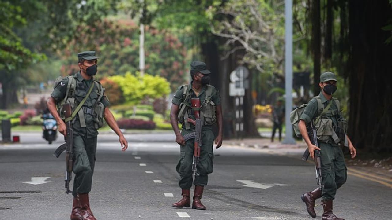 Sri Lanka PM Wickremesinghe seeks to establish new cabinet, curfew lifted for 12 hrs | Updates Sri Lanka PM Wickremesinghe seeks to establish new cabinet, curfew lifted for 12 hrs | Updates