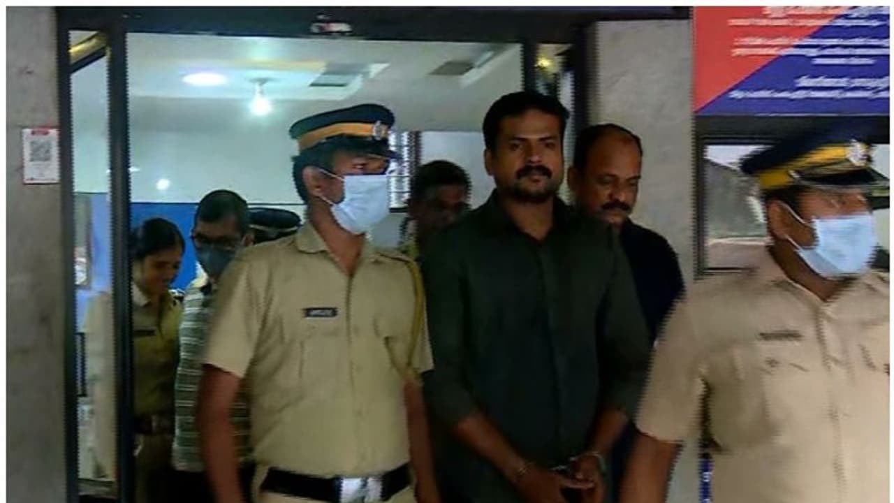 ശ്രീനിവാസൻ കൊലക്കേസ് ; അഗ്നിരക്ഷാസേന ഉദ്യോഗസ്ഥൻ ജിഷാദിനെ കസ്റ്റഡിയിൽ വാങ്ങും ശ്രീനിവാസൻ കൊലക്കേസ് ; അഗ്നിരക്ഷാസേന ഉദ്യോഗസ്ഥൻ ജിഷാദിനെ കസ്റ്റഡിയിൽ വാങ്ങും