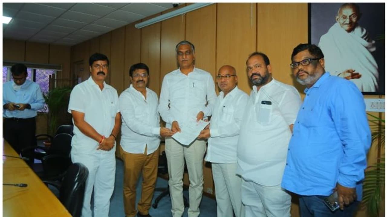 మంత్రి హరీష్ రావును కలిసిన టీఎన్‌జీవో నేతలు.. హెల్త్ స్కీంపై మంత్రి సానుకూల స్పందన