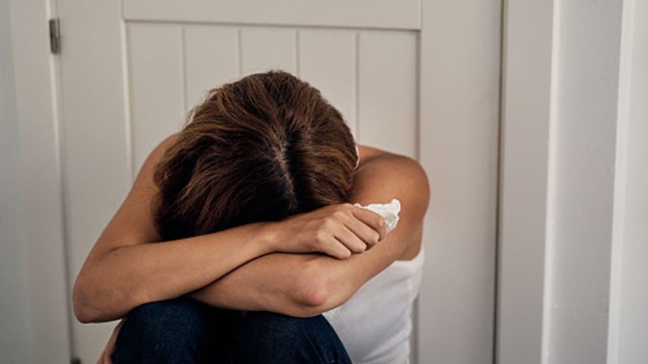 கல்யாணம் ஆகி 4 மாசம் ஆச்சு இதுவரை எங்களுக்குள்ள ஒன்னுமே நடக்கல.. காவல் நிலையத்தில் கதறிய புதுப் பெண்... 