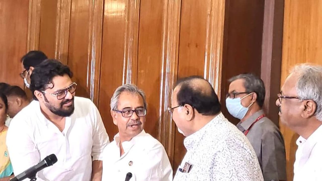 'যিনি আমাকে হারানোর চেষ্টা চালিয়েছেন, এখন আমি তাঁরও বিধায়ক', শপথ নিতে এসে খোঁচা বাবুলের