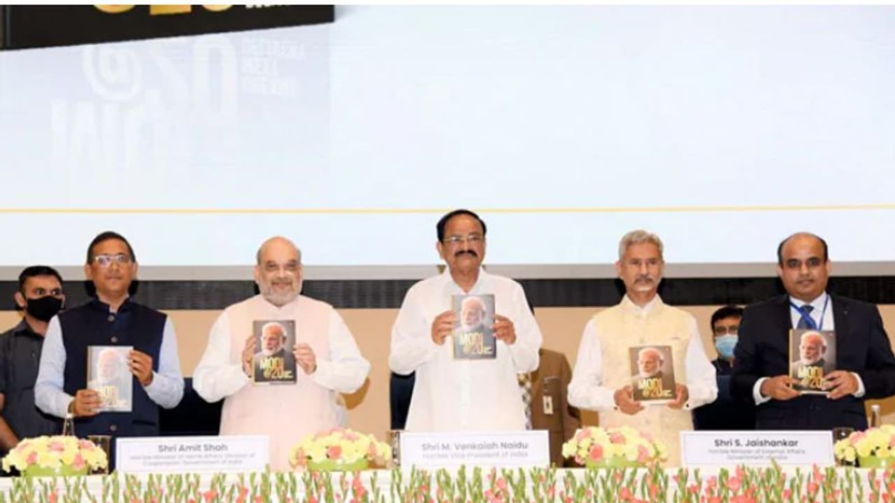 'മോദി@20 ഡ്രീംസ് മീറ്റ് ഡെലിവറി' മോദിയുടെ 20 വർഷത്തെ ജീവിതം, പുസ്തകം പ്രകാശനം ചെയ്തു 'മോദി@20 ഡ്രീംസ് മീറ്റ് ഡെലിവറി' മോദിയുടെ 20 വർഷത്തെ ജീവിതം, പുസ്തകം പ്രകാശനം ചെയ്തു