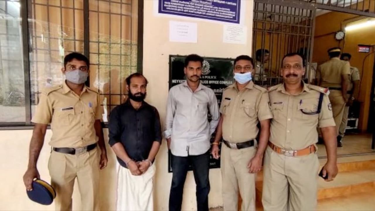 ഷിജുവിന്റെ മരണം കൊലപാതകമെന്ന് തെളിഞ്ഞു, ദേഹത്തെ മുറിവ് വഴിത്തിരിവായി, പൊലീസ് പൊക്കിയത് രണ്ട് സുഹൃത്തുക്കളെ ഷിജുവിന്റെ മരണം കൊലപാതകമെന്ന് തെളിഞ്ഞു, ദേഹത്തെ മുറിവ് വഴിത്തിരിവായി, പൊലീസ് പൊക്കിയത് രണ്ട് സുഹൃത്തുക്കളെ