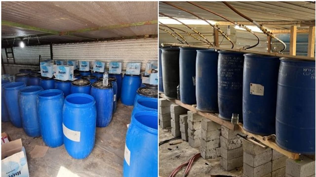 മദ്യം നിര്മ്മിച്ച അഞ്ച് പ്രവാസികള് കുവൈത്തില് പിടിയില് മദ്യം നിര്മ്മിച്ച അഞ്ച് പ്രവാസികള് കുവൈത്തില് പിടിയില്