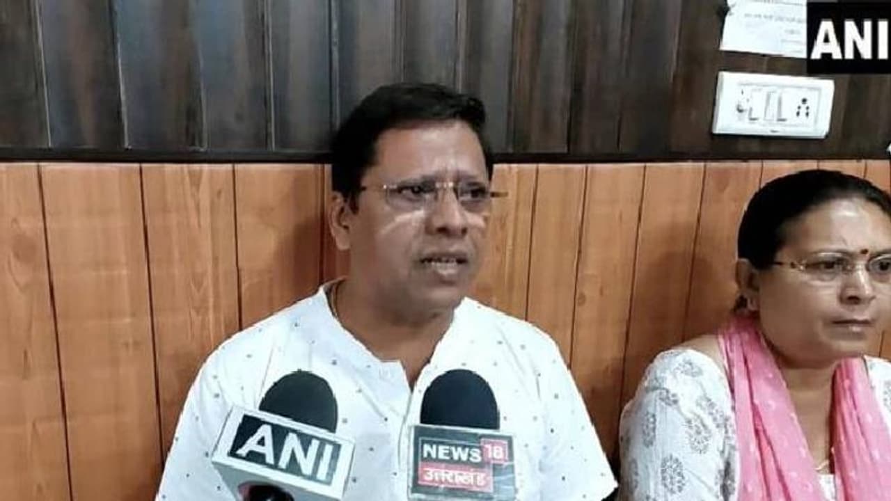 പേരക്കുട്ടിയെ നൽകുന്നില്ല, മകനും മരുമകൾക്കുമെതിരെ കേസ് കൊടുത്ത് മാതാപിതാക്കൾ