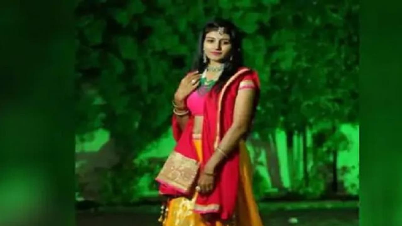 அமைச்சரின் மருமகள் திடீர் தற்கொலை.. போலீஸ் தீவிர விசாரணை..! அமைச்சரின் மருமகள் திடீர் தற்கொலை.. போலீஸ் தீவிர விசாரணை..!