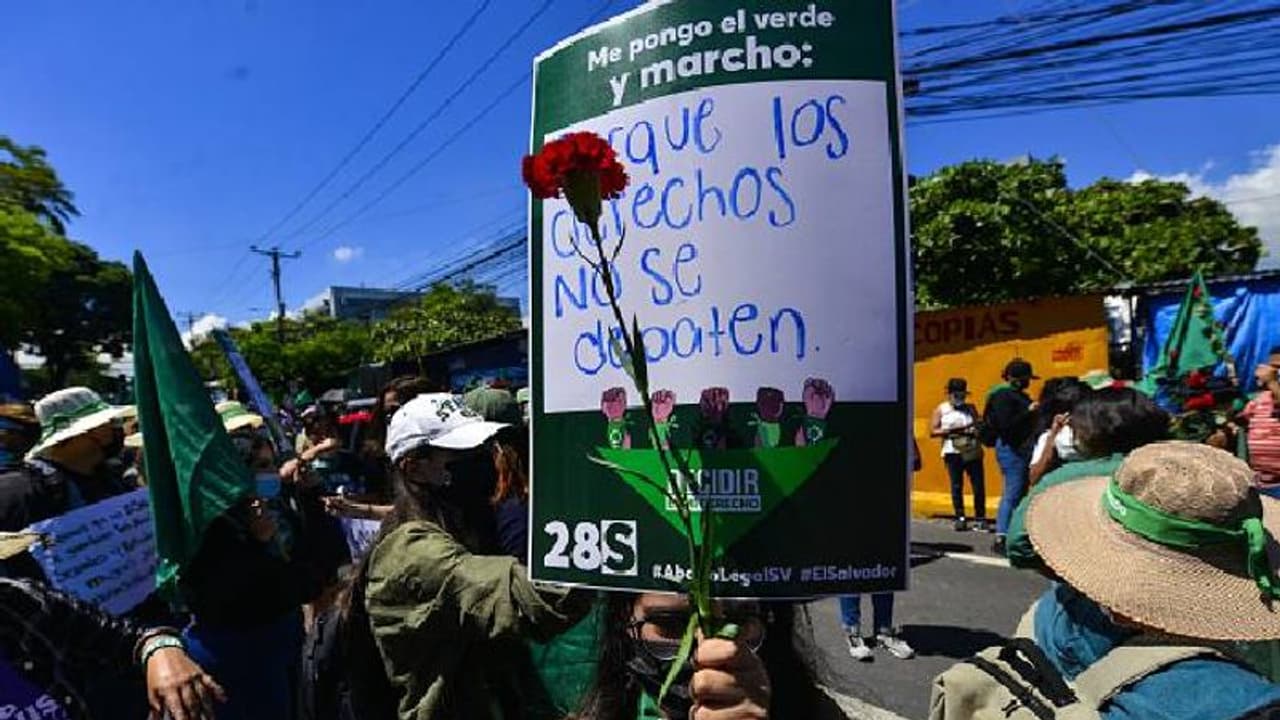 അബോർഷനായി, സ്ത്രീക്ക് 30 വർഷത്തെ തടവ് വിധിച്ച് എൽ സാൽവദോറിലെ കോടതി